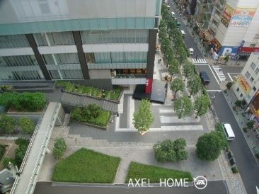 東京タイムズタワーの敷地内