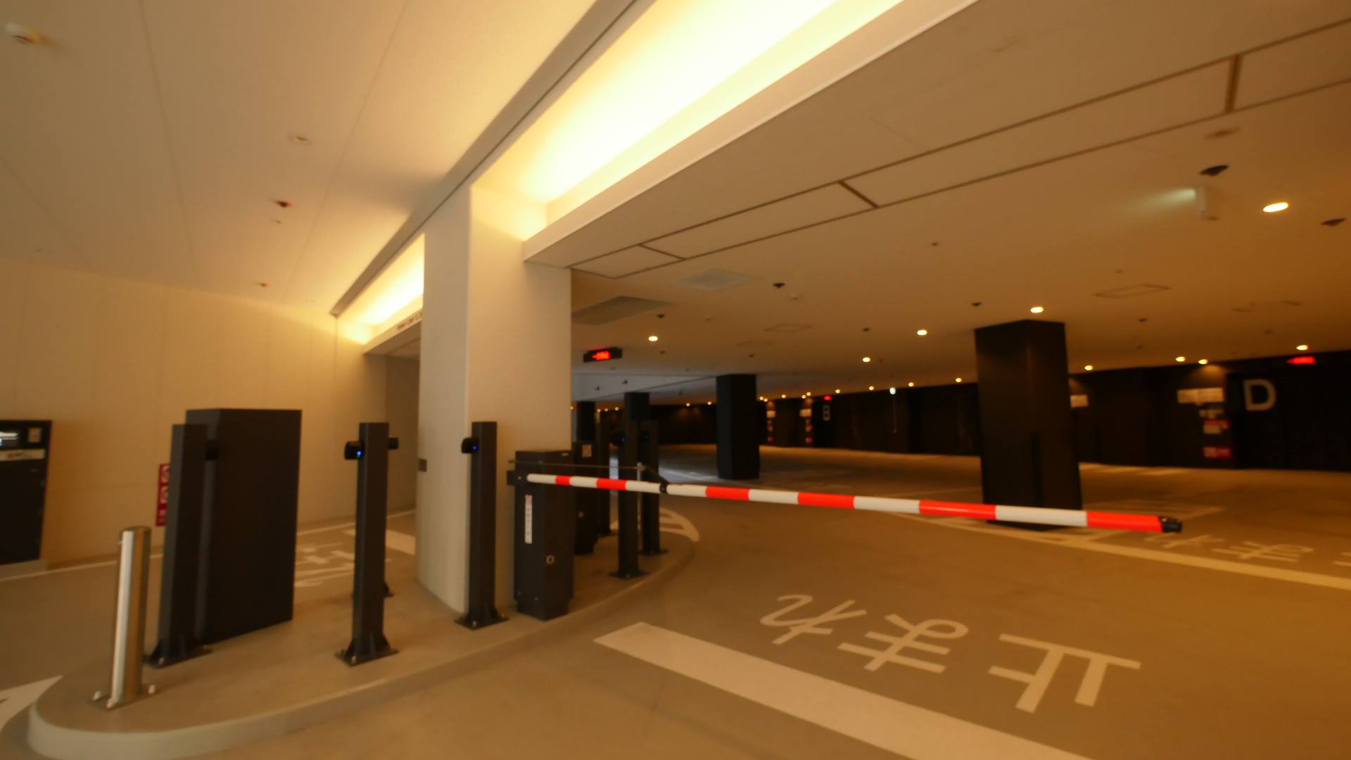 グローバルフロントタワーの駐車場